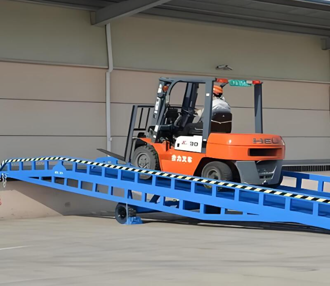 梨树移动式卸货平台（叉车用）